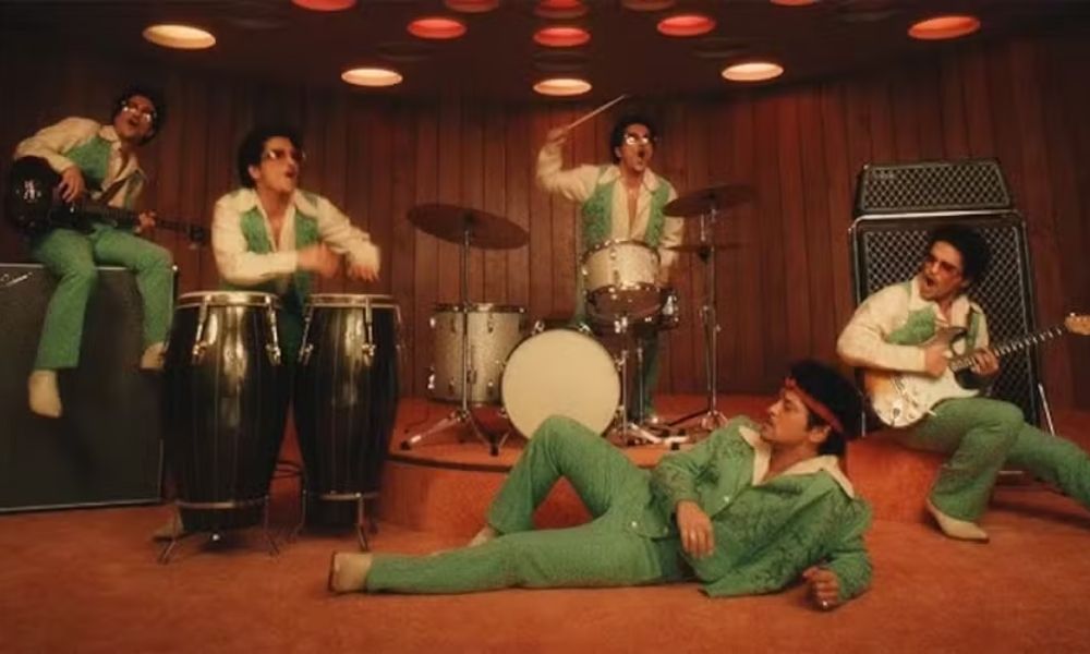 bruno-mars-lanca-novo-single-e-abre-caminho-para-‘the-romantic’-com-‘i-just-might’