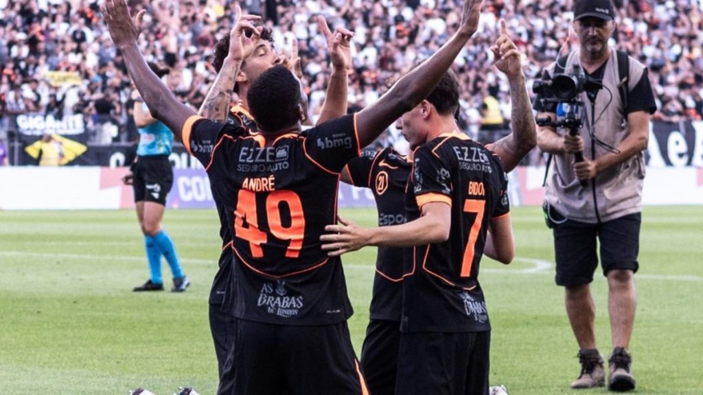 corinthians-vence-a-ponte-preta-por-3-a-0-na-estreia-do-paulistao