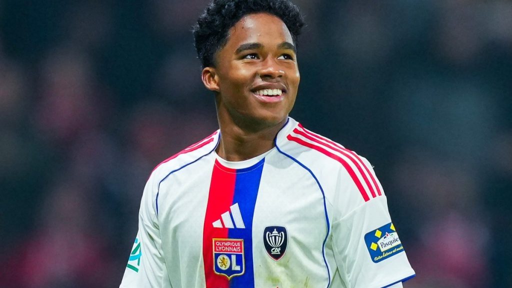 video:-endrick-celebra-primeiro-gol-com-a-camisa-do-lyon
