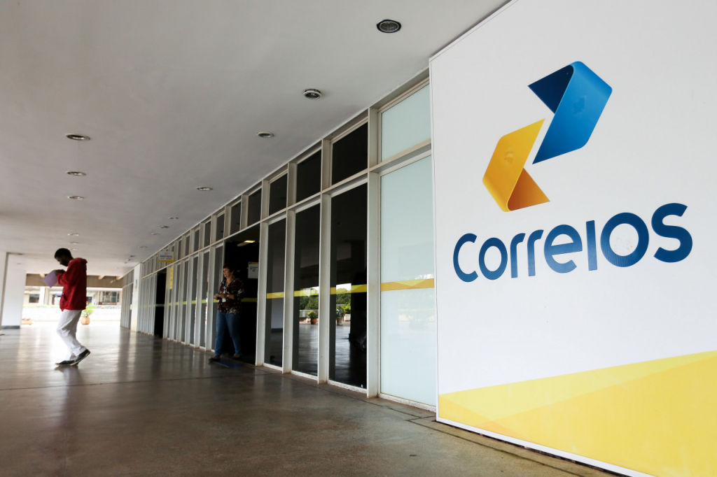 fim-do-‘vale-peru’-nos-correios:-moraes-suspende-decisao-do-tst-sobre-beneficios