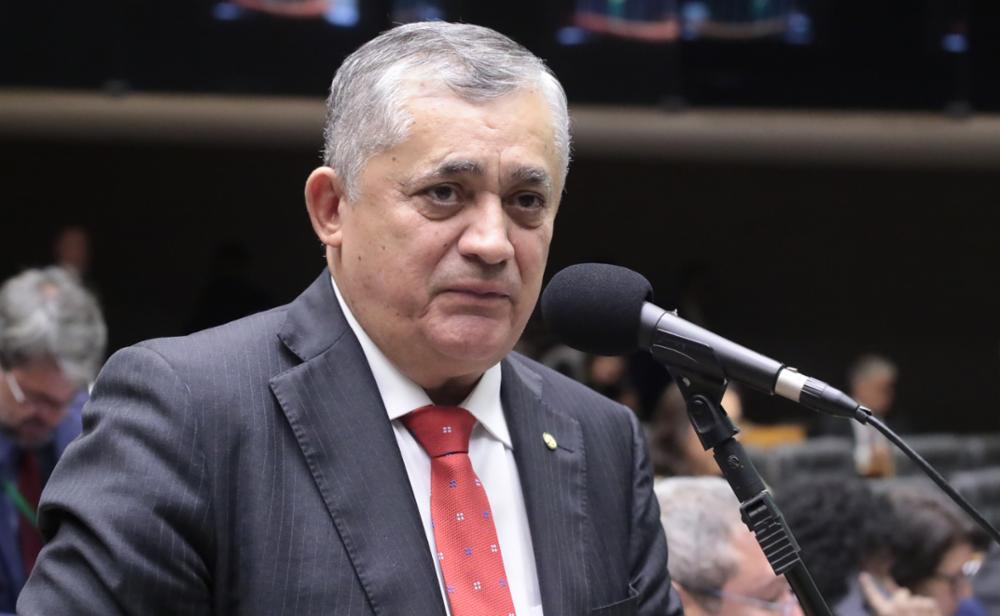 nao-ha-possibilidade-de-escandalo-do-master-atingir-o-governo,-diz-lider-petista