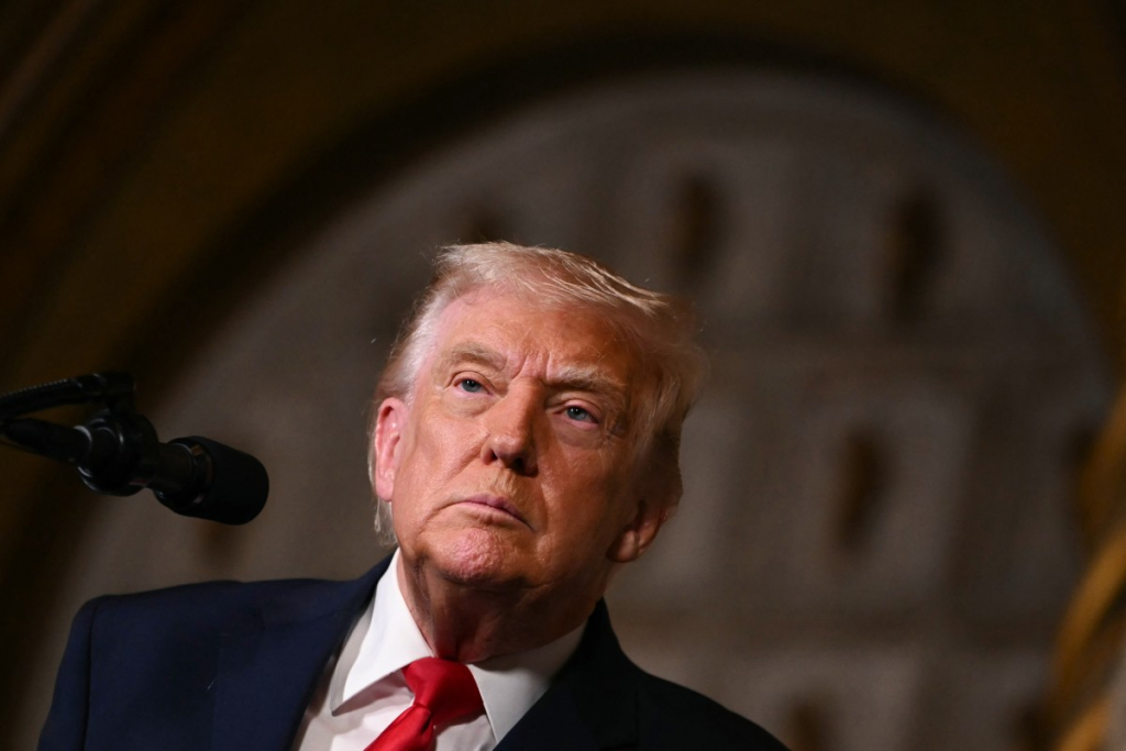 trump-eleva-tarifas-a-coreia-do-sul-para-25%-e-cita-impasse-no-parlamento