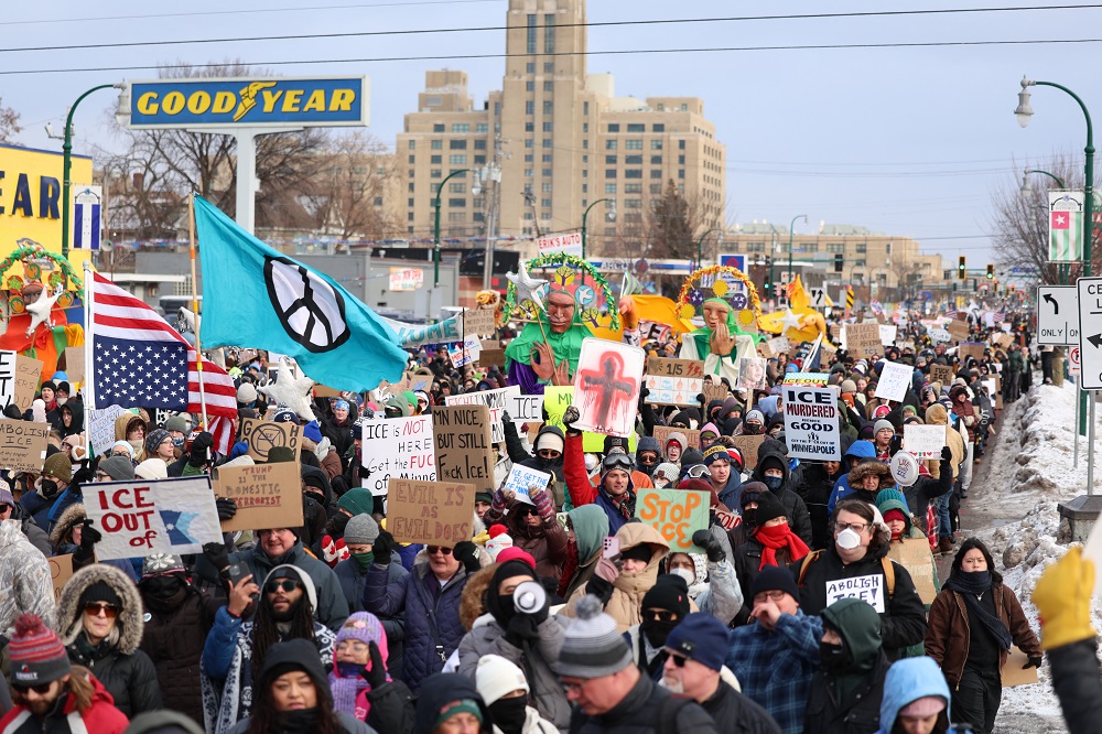 manifestantes-exigem-que-agentes-do-ice-deixem-minneapolis-apos-morte-de-enfermeiro