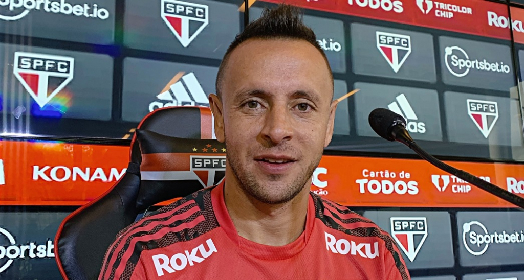 ex-lateral-rafinha-confirma-ida-ao-sao-paulo-como-coordenador-de-futebol