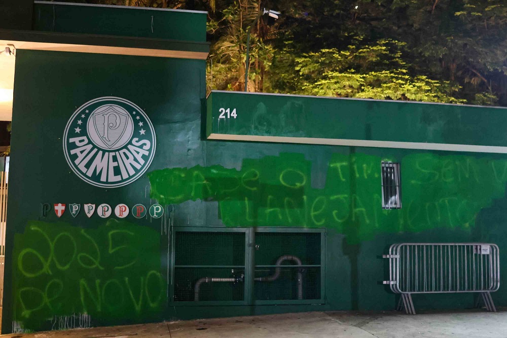 muros-do-palmeiras-amanhecem-pichados-apos-vexame-no-paulistao:-‘spalmeiras’