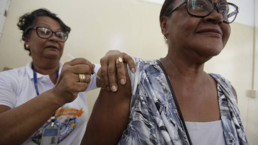 vacina-da-dengue-do-butantan-comeca-fase-de-teste-em-idosos