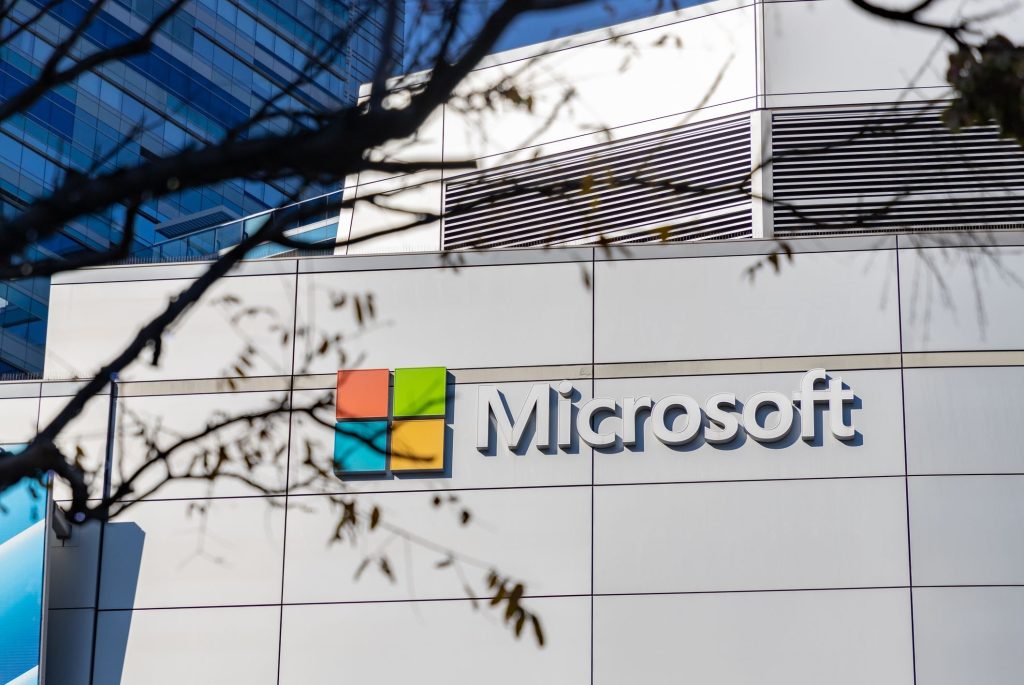 microsoft-excede-expectativas-com-ia-e-nuvem,-apesar-de-queda-nos-games