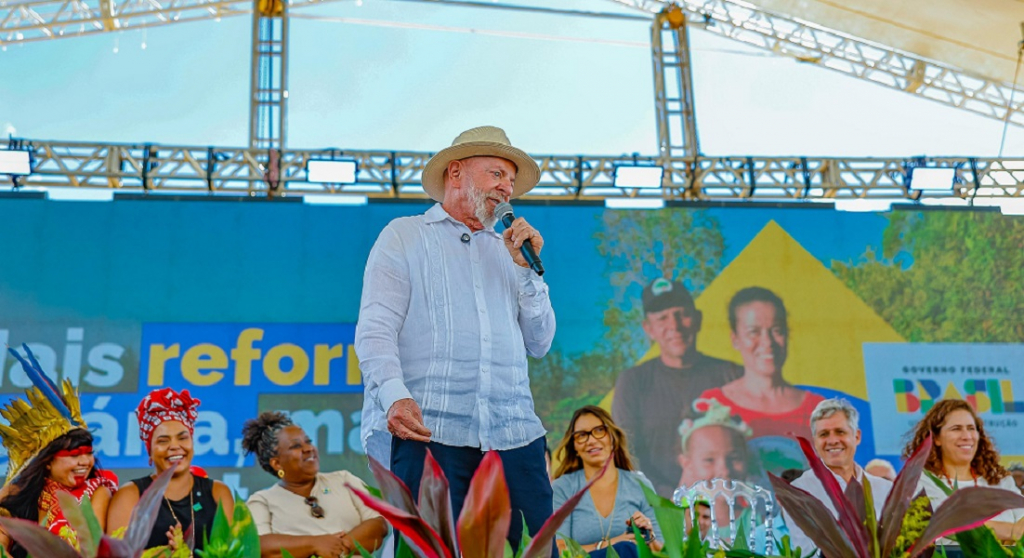 lula-diz-que-congresso-precisa-de-mais-membros-do-mst