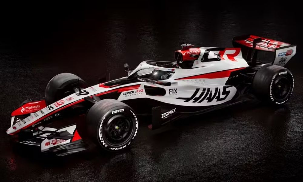 combustiveis-100%-sustentaveis-e-cores-tradicionais:-veja-o-novo-carro-da-haas-para-formula-1-2026