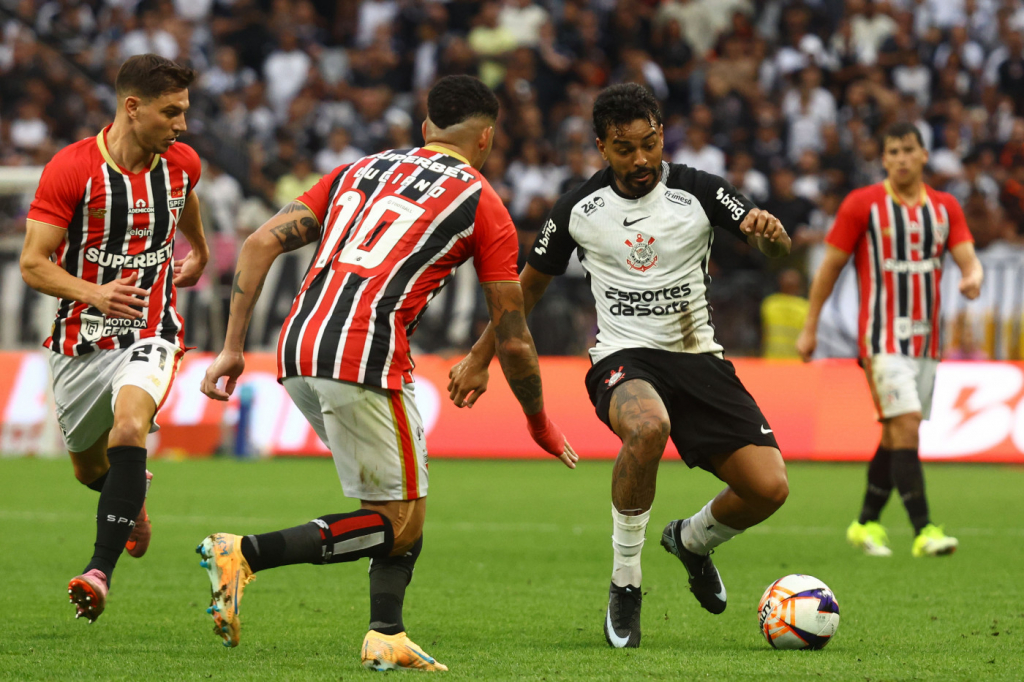 sao-paulo-sai-na-frente,-mas-corinthians-busca-empate-no-classico-em-itaquera