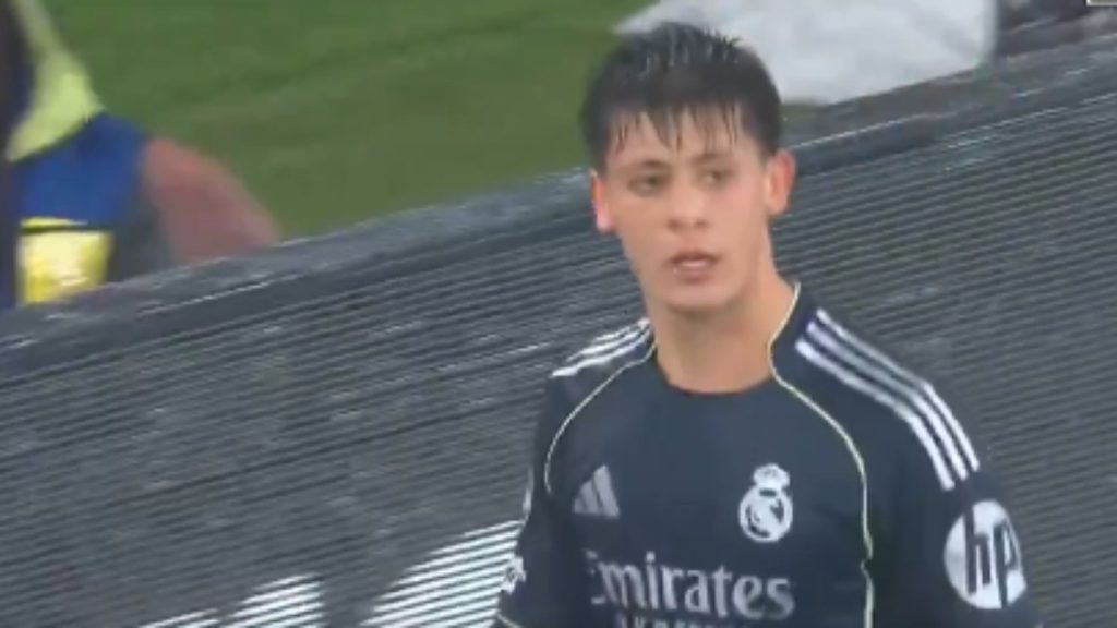 jogador-do-real-madrid-da-chilique-com-arbeloa-apos-substituicao