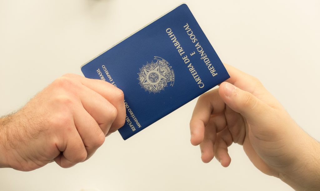 taxa-de-desemprego-fecha-em-5,1%-em-2025-e-registra-minima-historica