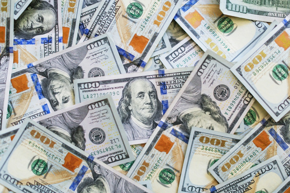 dolar-fecha-a-r$-5,19-e-atinge-menor-patamar-em-20-meses;-ibovespa-cai