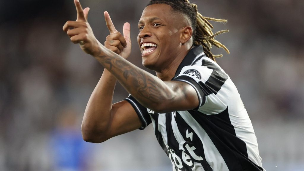 danilo-e-impecavel-de-ponta-a-ponta-para-levar-botafogo-a-goleada