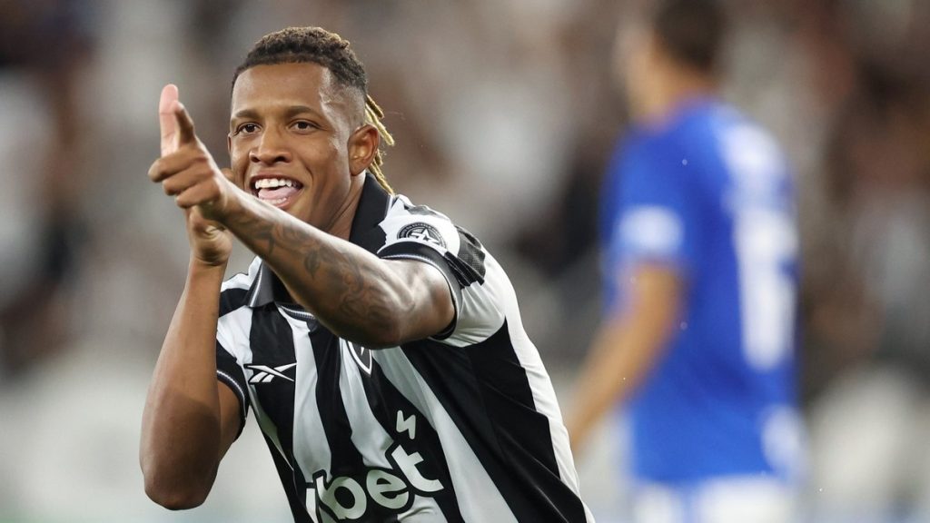 botafogo-goleia-cruzeiro-e-e-o-primeiro-lider-do-brasileirao