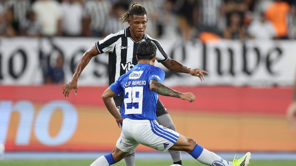 virou-goleada:-artur-marca-o-4o-do-botafogo-sobre-o-cruzeiro