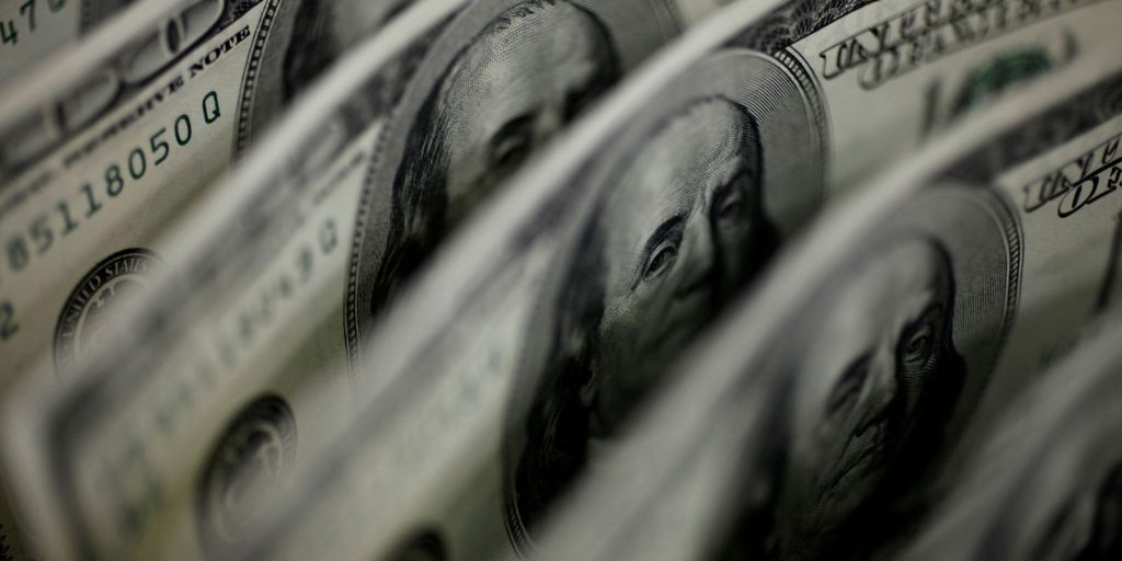 dolar-sobe-para-r$-5,24-apos-indicacao-de-trump-ao-bc-dos-eua