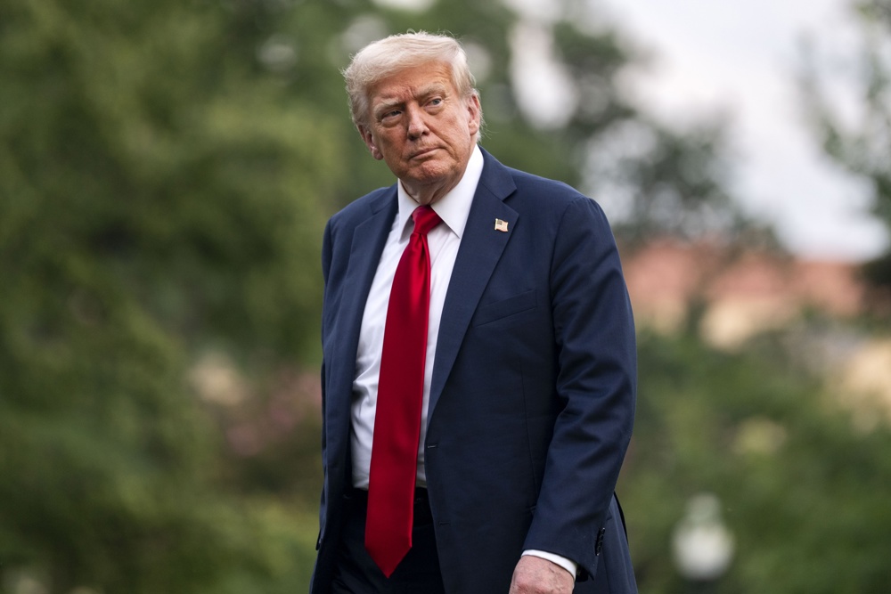 caso-epstein:-documentos-mostram-que-menina-de-13-anos-acusou-trump-de-estupro