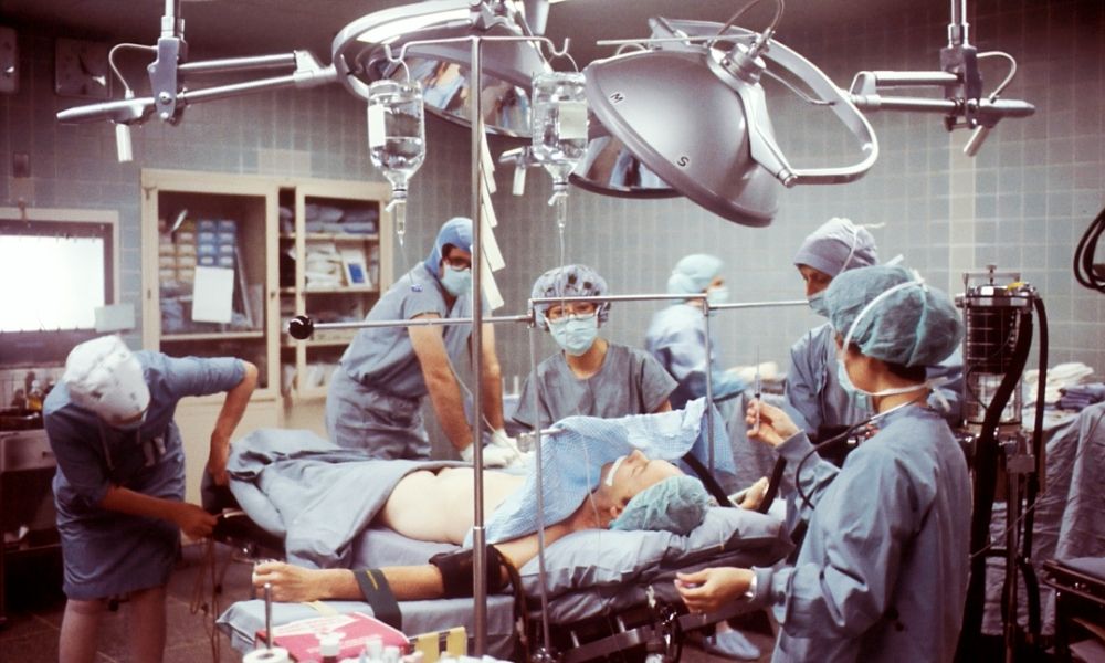 laser,-peelings-e-injecoes:-por-que-homens-estao-recorrendo-cada-vez-mais-as-cirurgias-esteticas?
