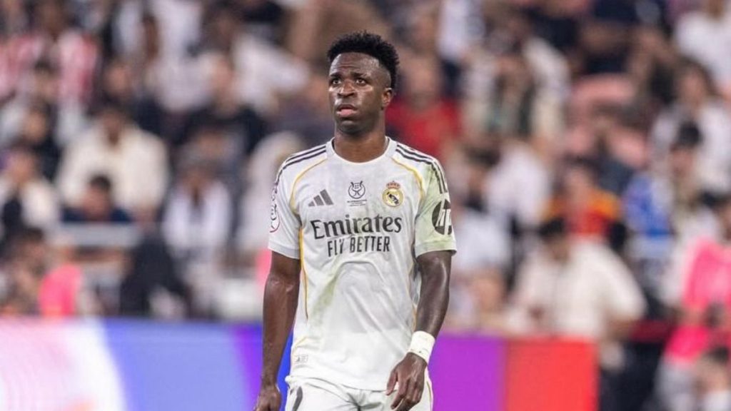vini-jr.-e-flagrado-xingando-apos-ser-vaiado-por-torcida-do-real