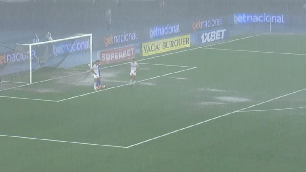 chuva-paralisa-botafogo-x-fluminense-no-nilton-santos