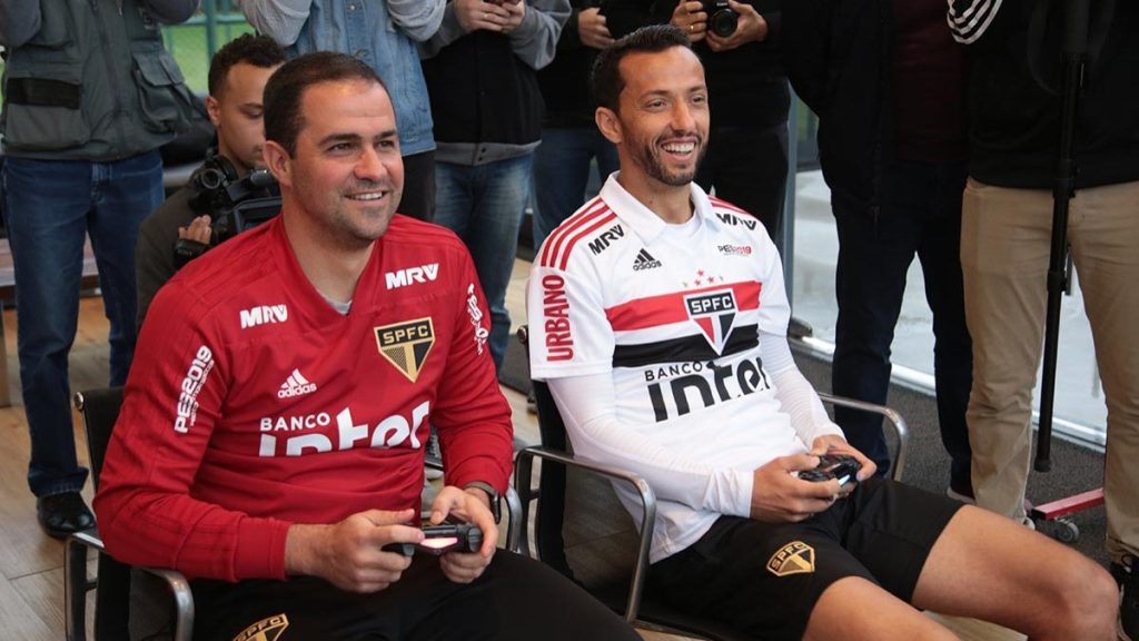 jogadores-discutem-com-torcedores-e-geram-tumultos