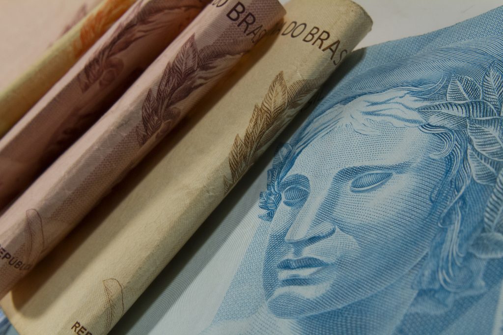 ipca:-inflacao-oficial-sobe-0,33%-em-janeiro