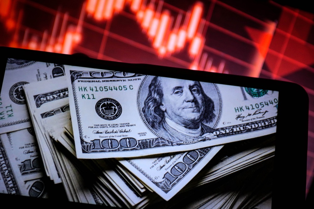 dolar-fecha-a-r$-5,18-e-atinge-menor-patamar-desde-maio-de-2024;-ibovespa-renova-recorde