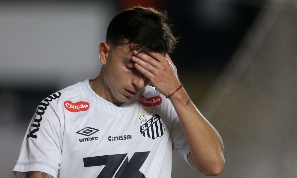 santos-e-proibido-pela-fifa-de-fazer-novas-contratacoes-devido-a-divida-de-2023