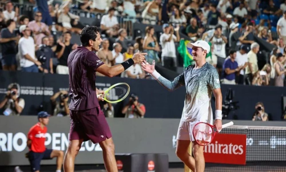 joao-fonseca-e-marcelo-melo-vao-as-semifinais-nas-duplas-no-rio-open