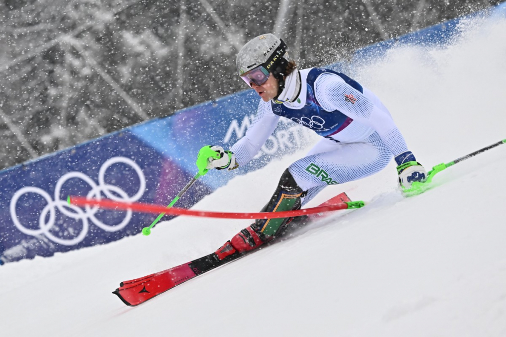 lucas-pinheiro-cai-na-prova-de-slalom-e-nao-conquista-bi-olimpico