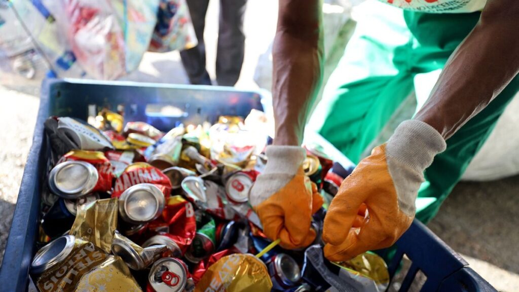salvador-ganha-recorde-mundial-com-coleta-de-latas-no-carnaval