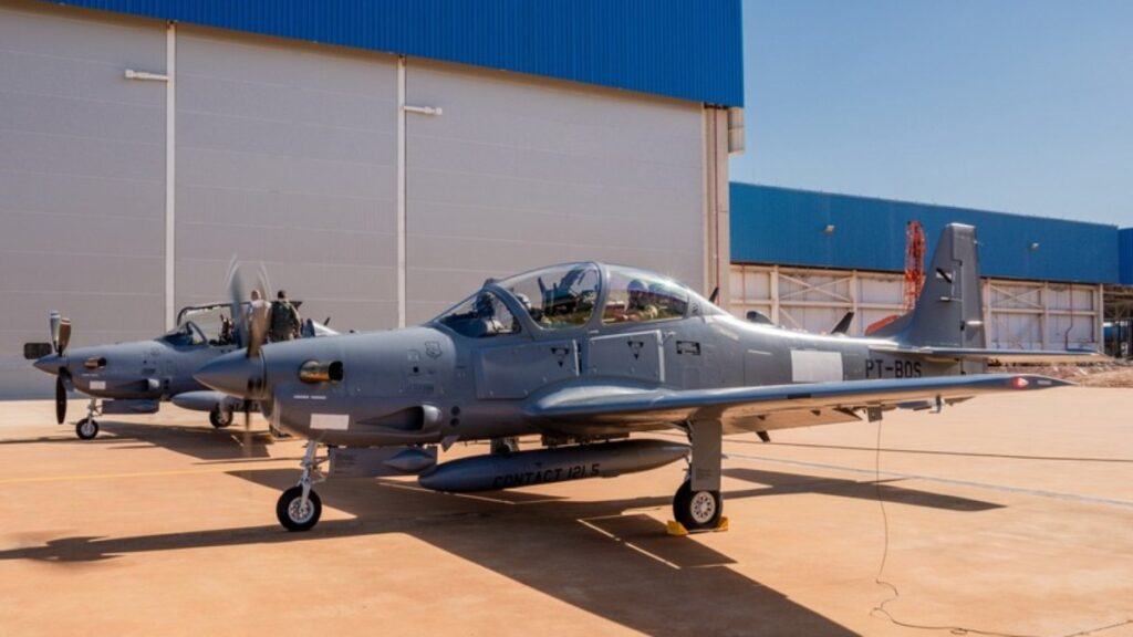 embraer-entrega-aeronaves-super-tucano-para-o-uruguai