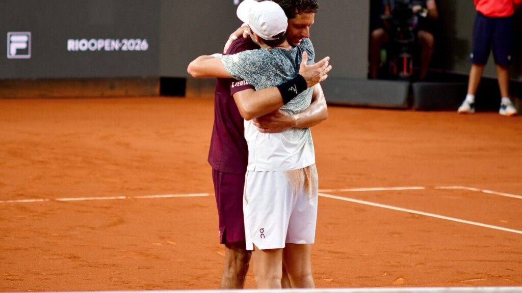 joao-fonseca-e-marcelo-melo-vencem-titulo-de-duplas-do-rio-open