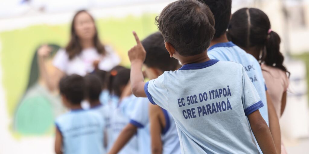 ensino-fundamental-atinge-99,5%-de-cobertura;-atraso-escolar-cai