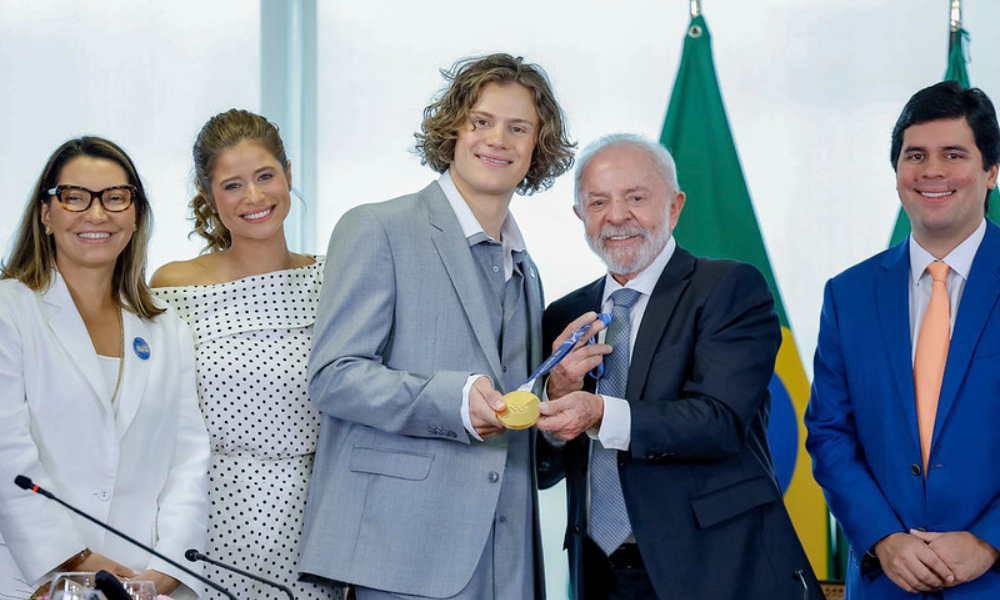 lula-recebe-lucas-pinheiro,-ouro-nos-jogos-de-inverno