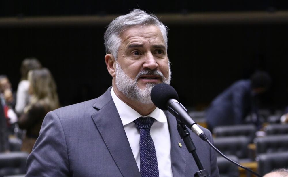 paulo-pimenta-diz-que-viana-fraudou-a-votacao-na-cpmi:-‘violou-a-democracia’