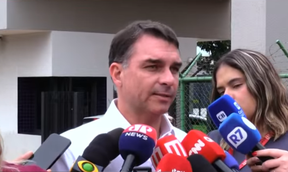 flavio-bolsonaro-diz-que-reunira-familia-apos-conflito-entre-michelle-e-eduardo