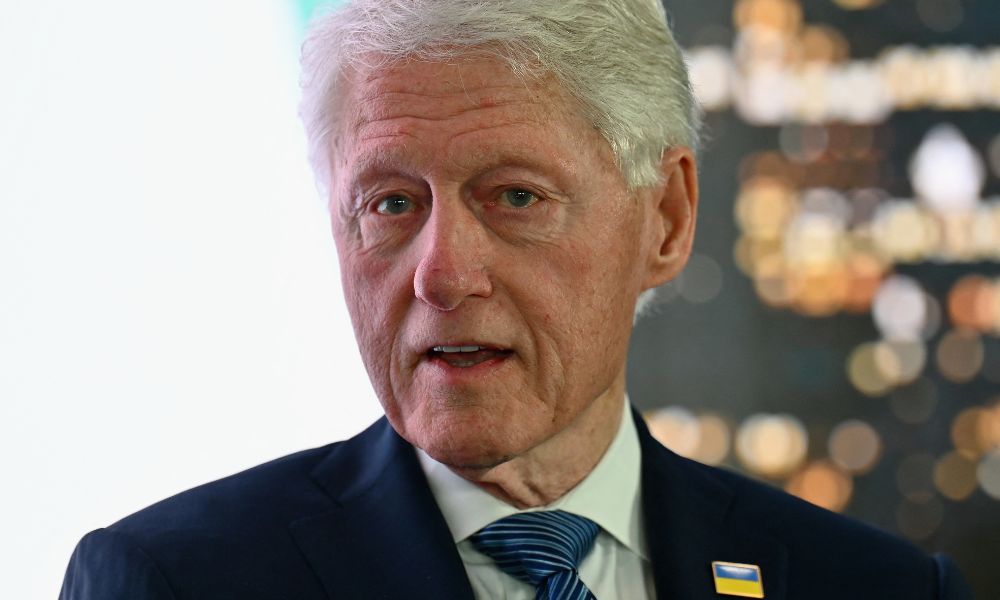 bill-clinton-nega-envolvimento-com-epstein-em-seu-depoimento