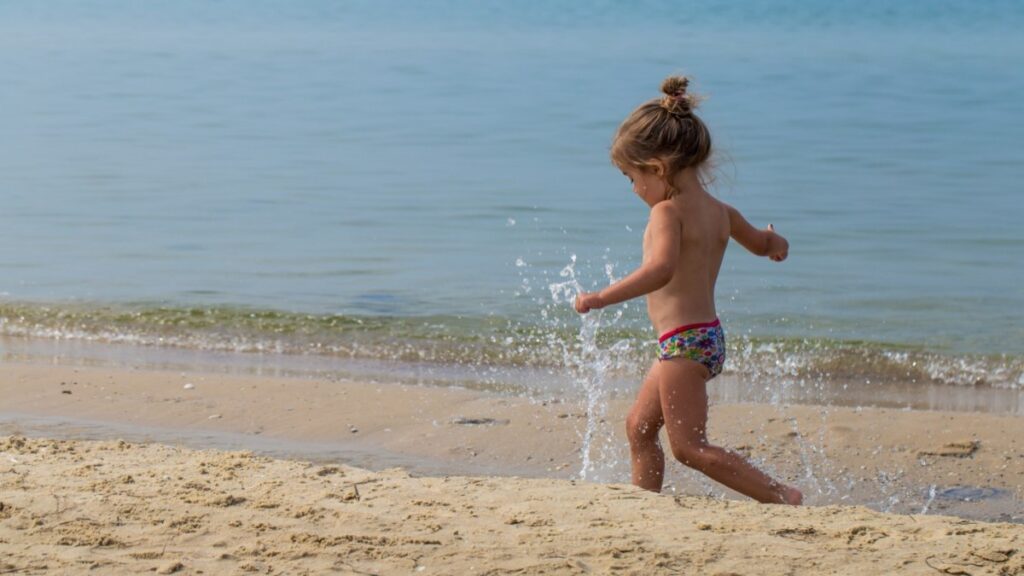 doencas-comuns-no-verao-afetam-criancas-apos-piscina-e-praia