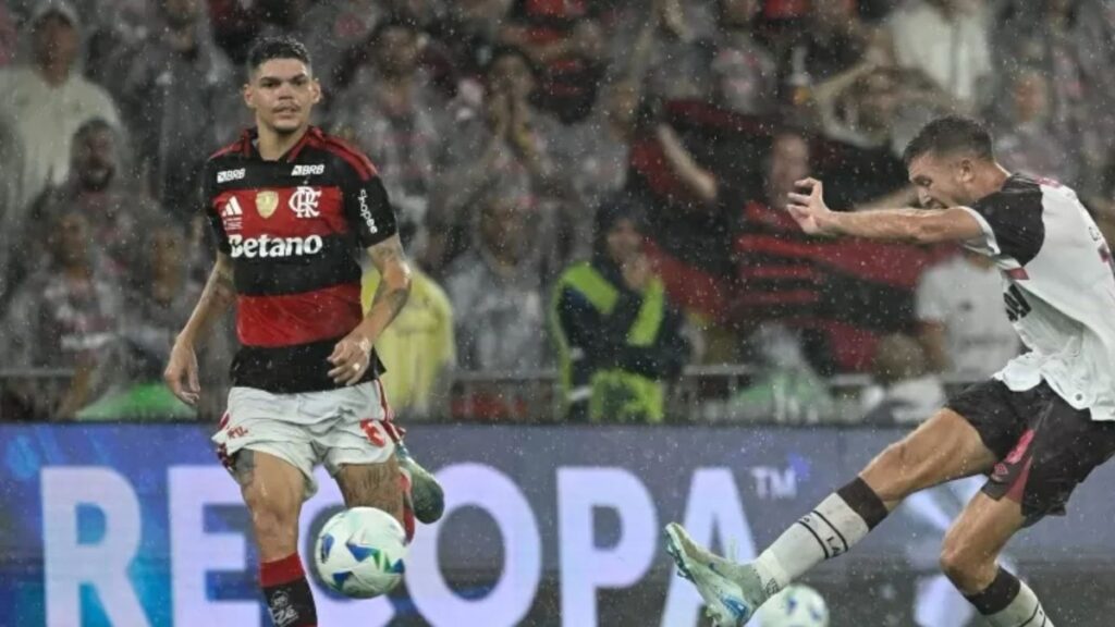 alvo-da-torcida,-ayrton-lucas-explica-vice: