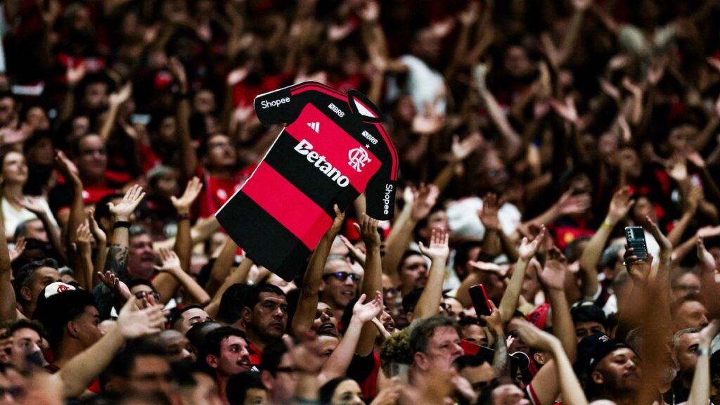 torcida-do-flamengo-chega-ao-maracana-confiante-no-titulo