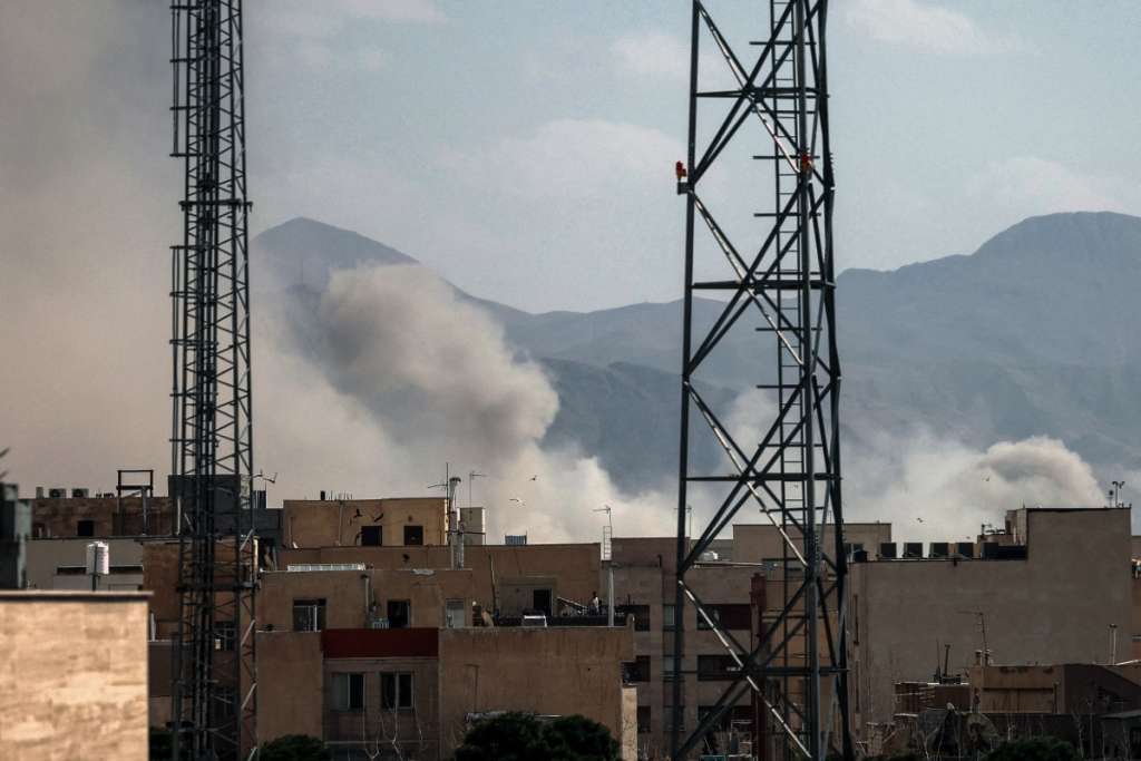 israel-anuncia-novos-ataques-ao-ira;-explosoes-sao-ouvidas-em-teera