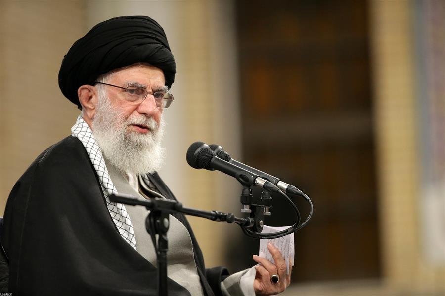 ali-khamenei-foi-morto-em-ataques-dos-eua-e-israel,-diz-reuters