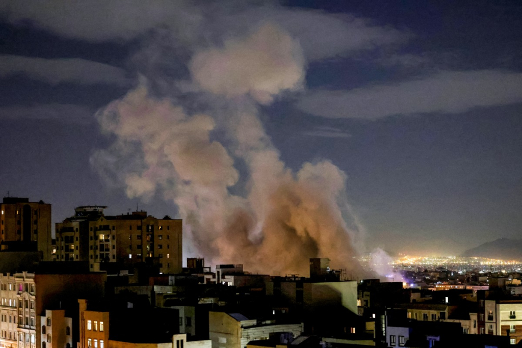 capital-do-ira-volta-a-registrar-serie-de-explosoes-em-meio-a-conflito-com-eua-e-israel