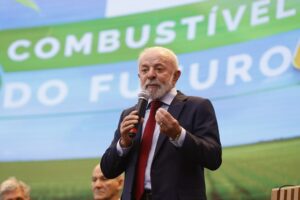 lula-confirma-que-mistura-de-etanol-na-gasolina-vai-aumentar-de-30%-para-32%