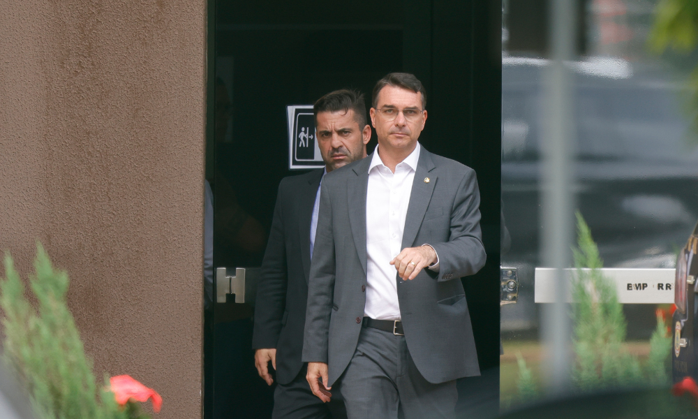 flavio-fala-em-‘subir-a-rampa’-com-bolsonaro-apos-derrubada-do-veto-a-dosimetria