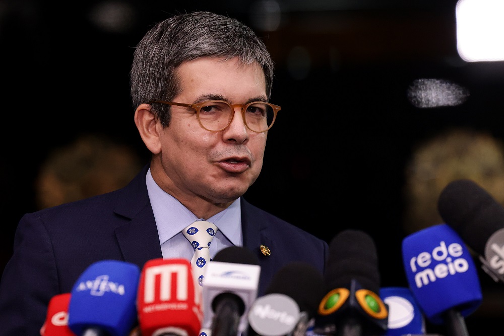 randolfe-diz-que-rejeicao-a-messias-era-prevista-e-que-lula-fara-nova-indicacao