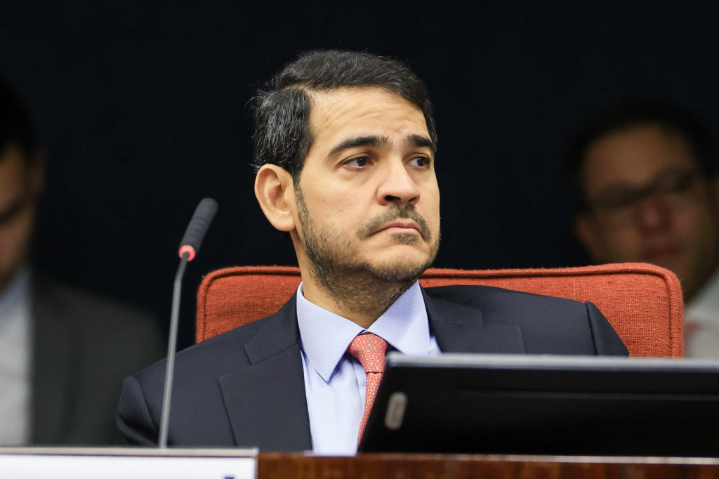 oposicao-comemora-rejeicao-de-messias-para-o-stf;-veja-video