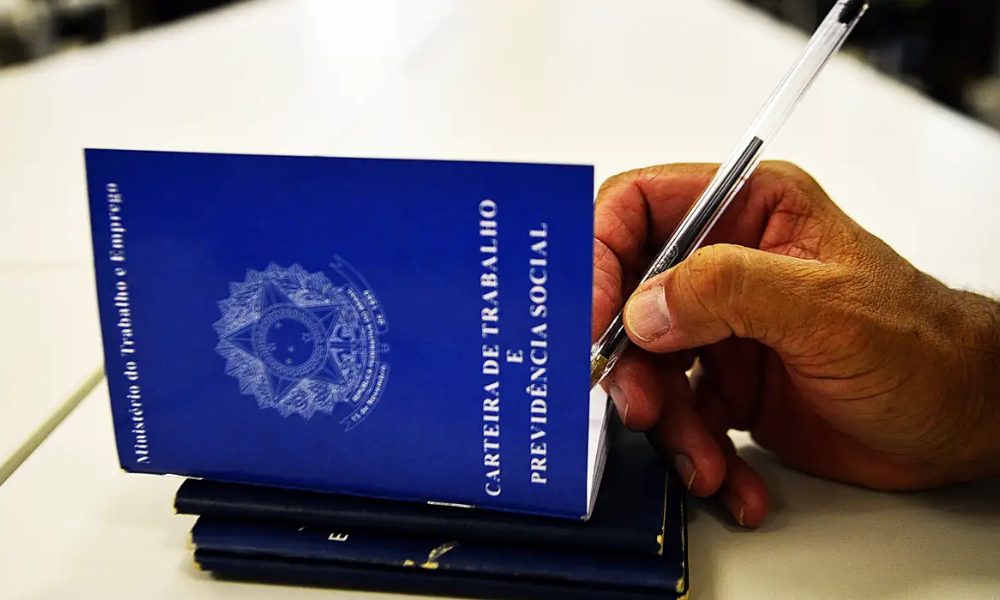 desemprego-sobe-e-chega-a-6,1%-no-trimestre-encerrado-em-marco,-diz-ibge